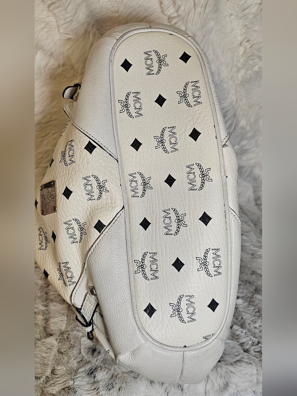 MCM White Visetos Hobo Shoulder Bag - Picture 11 of 15